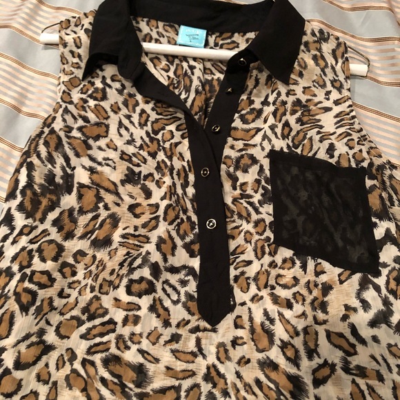 Leopard sheeredno sleeve blouse - Picture 3 of 5